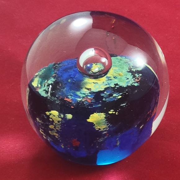 COLECTIBAL HAND BLOWN ART GLASS PAPERWEIGHT, LARGE . - Picture 7 of 8